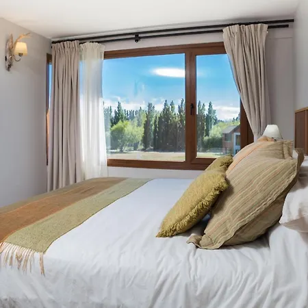 Encanto sobre el Nahuel Dina Huapi Exterior foto